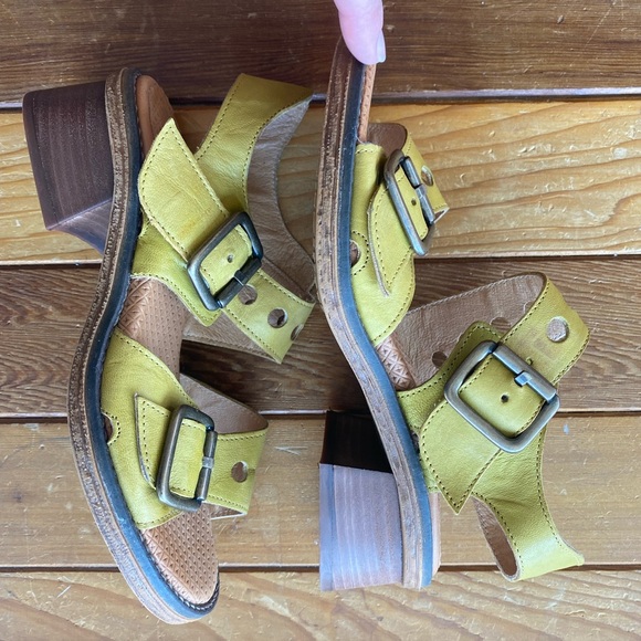 Leather boho Yellow Sandals - Picture 4 of 9